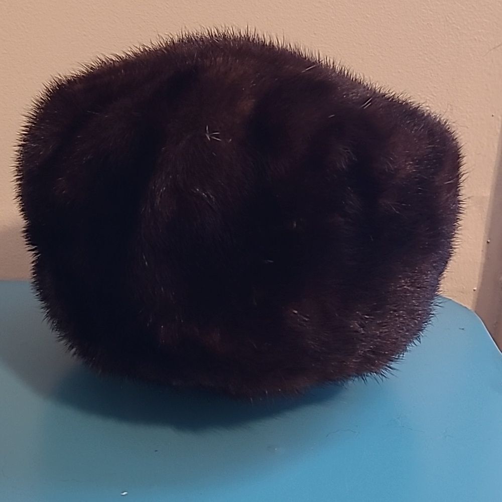 Vintage Uusi Hattu Helsinki  Finnish Fur Envoy Hat